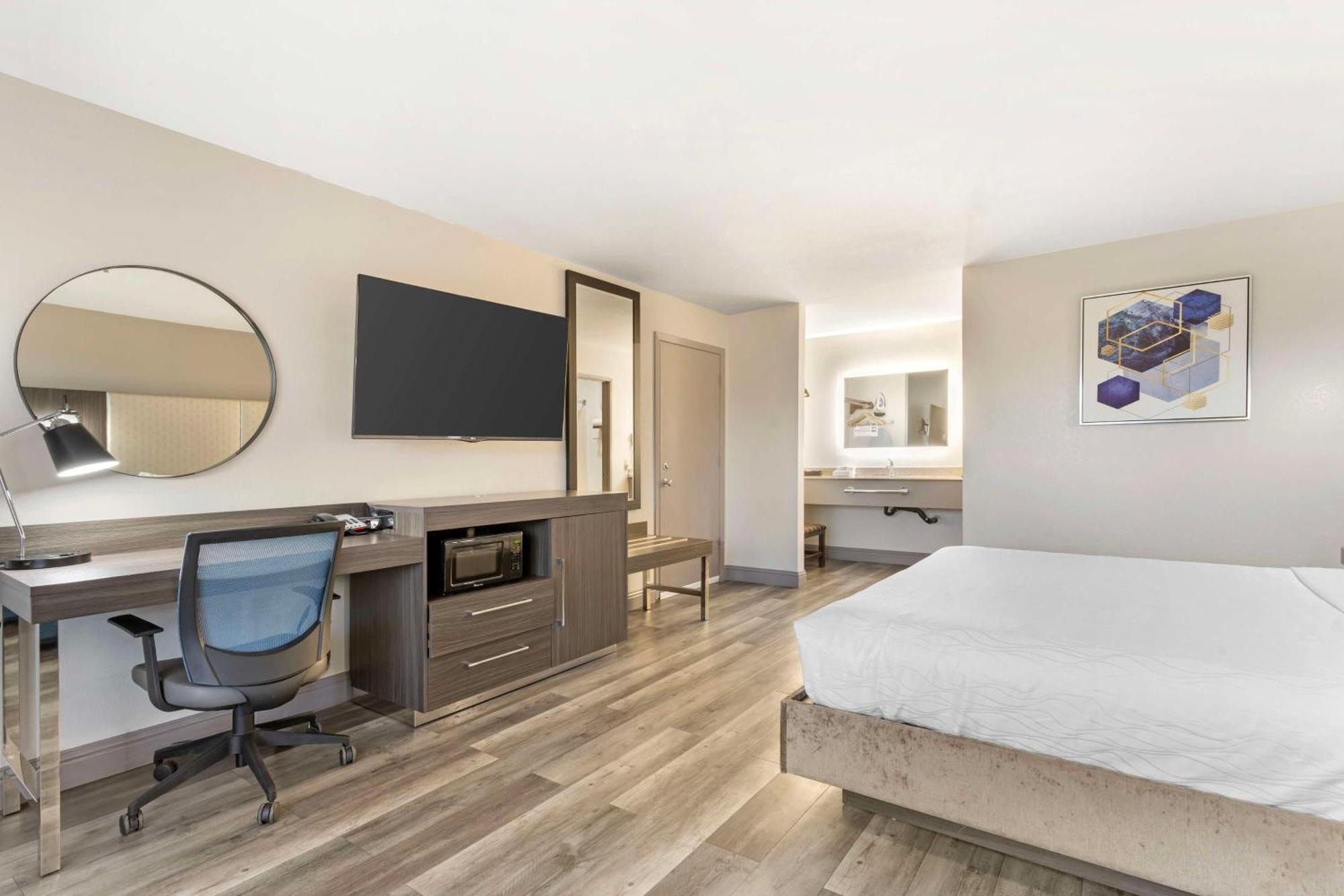 Best Western Marina State Beach Luaran gambar